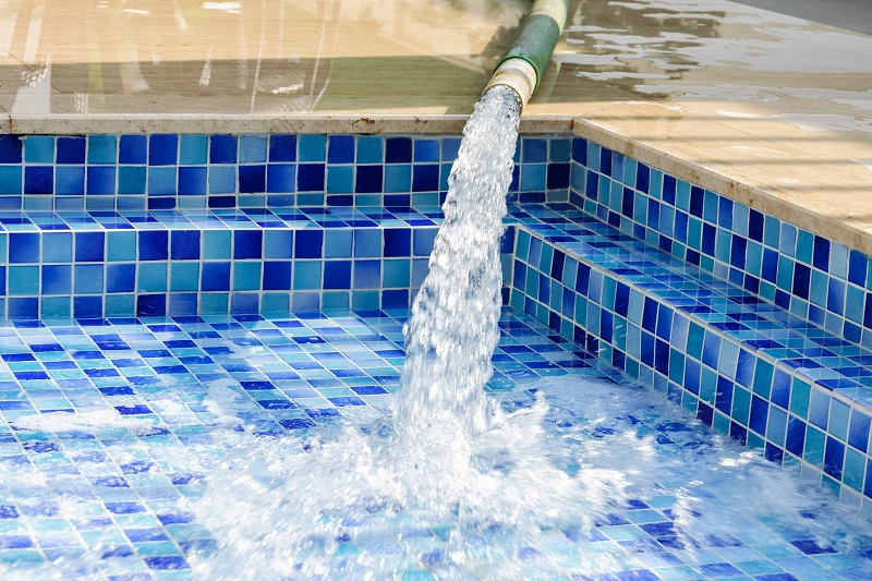 Sucho a odařování vody z bazénu se vám prodraží