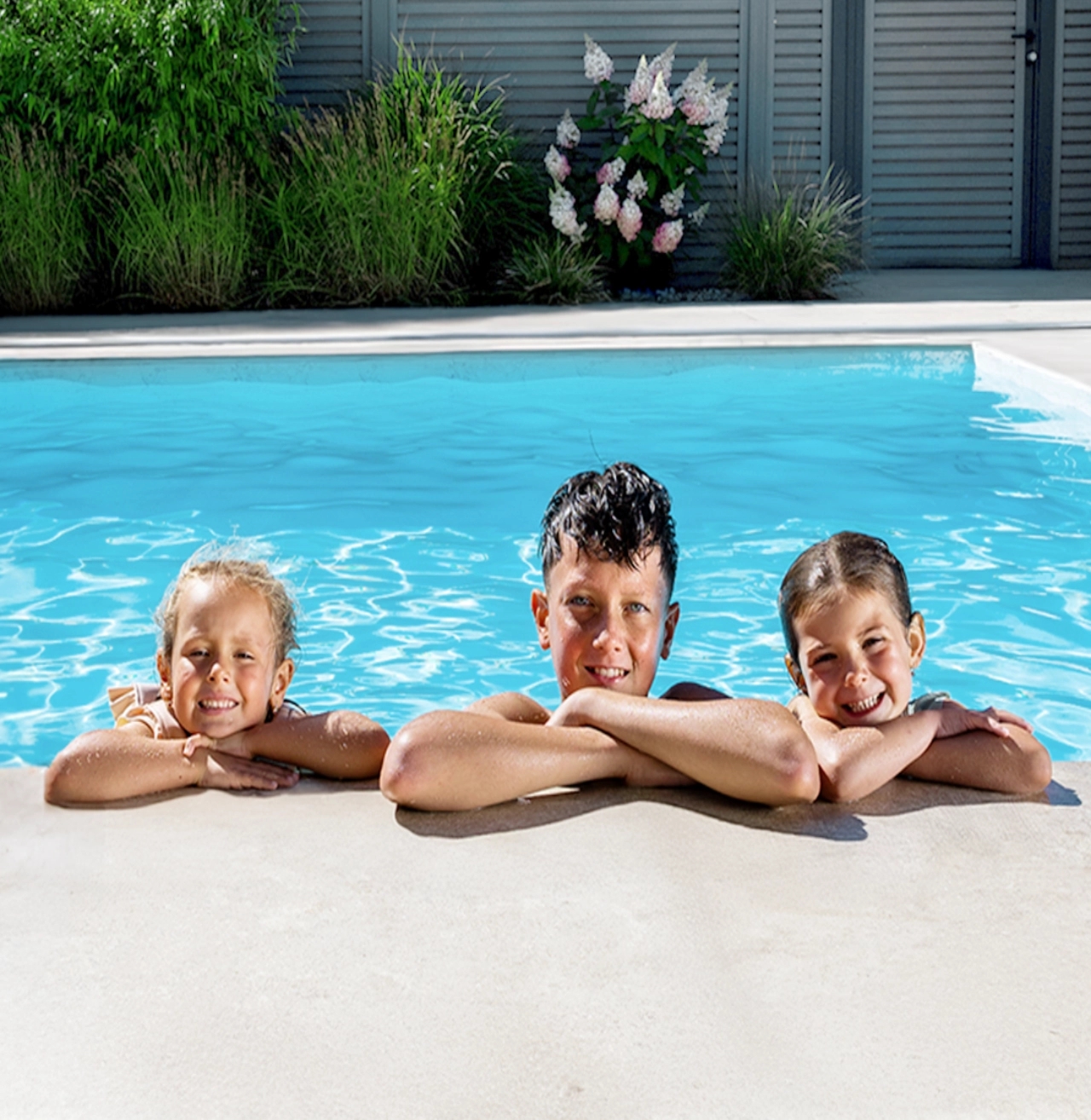 Rodina v bazénu Albixon